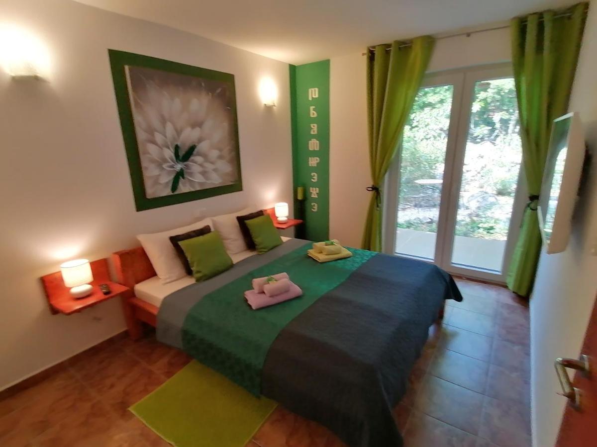 The Forest House Krk 1 Kras Luaran gambar