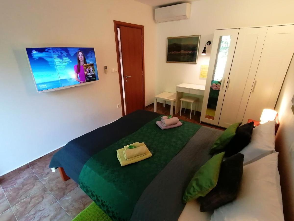 The Forest House Krk 1 Kras Luaran gambar