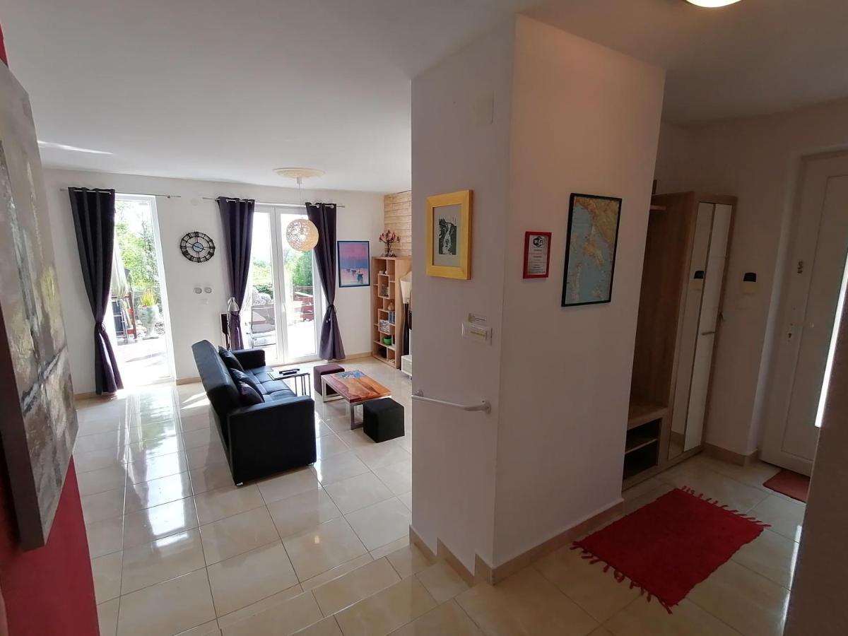 The Forest House Krk 1 Kras Luaran gambar